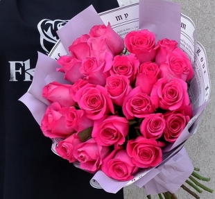 Букет "25 розовых роз в корейской упаковке"