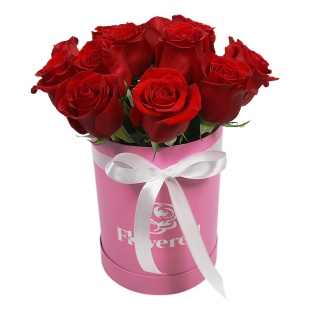 Красные розы в розовой шляпной коробке