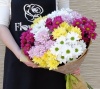 Букет "11 кустовых хризантем микс в крафте"