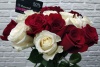 Розы белые и красные микс Розы белые и красные микс