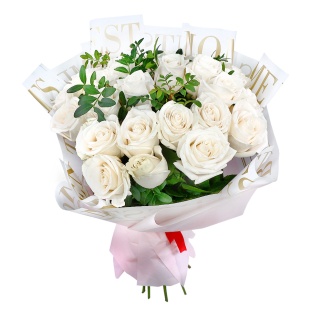 Букет "25 белых роз с писташем в корейской упаковке"