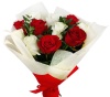 Букет "11 красно-белых роз с писташем в фетре"