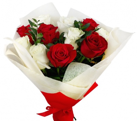 Букет "11 красно-белых роз с писташем в фетре"