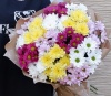 Букет "15 кустовых хризантем микс в крафте"