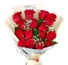 Букет "15 красных роз с рускусом и гипсофилой"