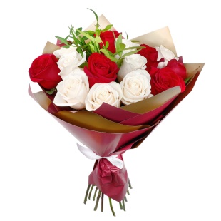 Букет "15 красно-белых роз с писташем в корейской упаковке"