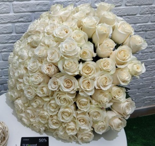 Букеты из 101 белой розы